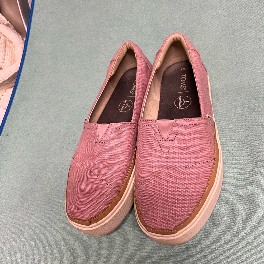 Toms Dusty Rose Canvas Slip-On Shoes platform sole Love Give logo leather trim - Picture 10 of 11